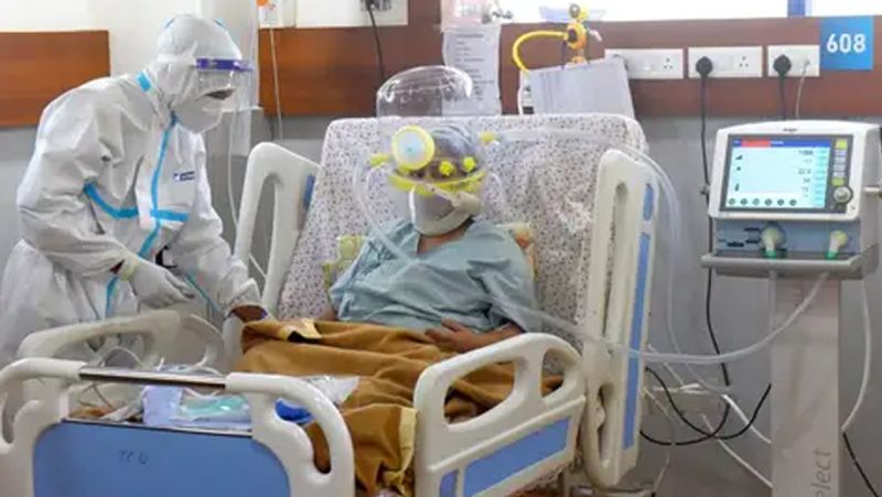 5-10 दिन में लें ये इंजेक्शन
कोरोना की वजह से जब मरीज की हालत बेकाबू हो जाए तो ऐसे में Methylprednisolone 1 to 2mg/kg IV इंजेक्शन लें। इसकी दो अलग-अलग डोज 5-10 दिन के अंदर ही लें। 
