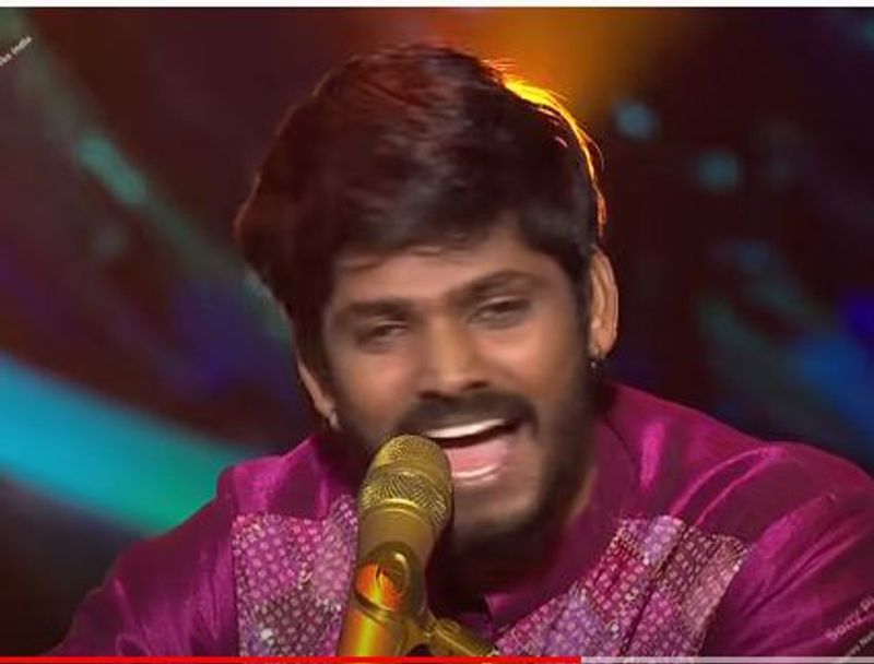 ఈ పాటని గతంలో రిషికపూర్, తనపై చిత్రీకరించారని, ఆ సమయంలో రిషితో ఎంతో మంచి అనుబంధం ఏర్పడిందని తెలిపింది. అంతేకాదు ఈ స్టేజ్పై నీతూ కపూర్ ఉండి ఉంటే బాగుండేదని చెప్పింది జయప్రద. ఆమె సరైన అర్హురాలు అని పేర్కొంది.