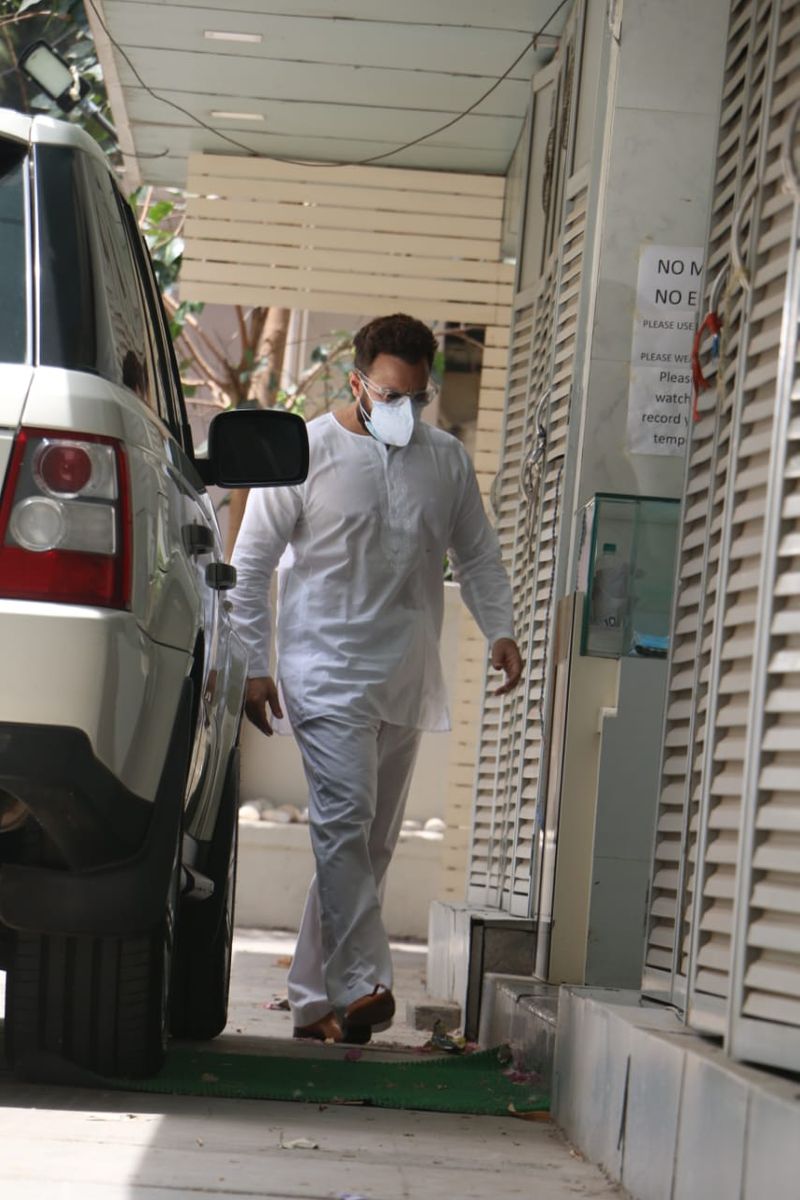 On the other hand, Said Ali Khan made an appearance in his signature white kurta-pajama. His outfit was paired with brown shoes. The couple didn’t pose for the shutterbugs due to the pandemic. 