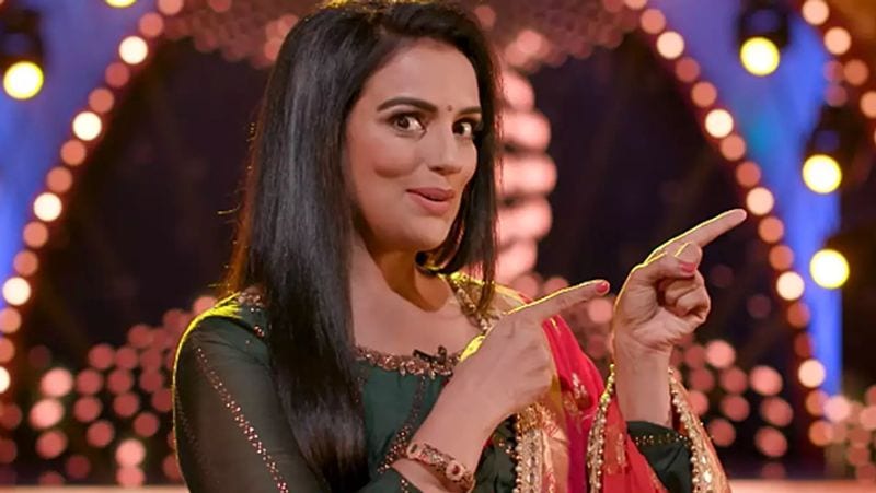 <p>बता दें कि मुंबई के नानावती अस्पताल में लाइव डिलिवरी के सीन को शूट किया गया था। इसके लिए डायरेक्टर ने तीन कैमरों का यूज किया था। इस शूट के दौरान अस्पताल के डॉक्टर और नर्स के अलावा फिल्म की प्रोडक्शन टीम के तीन मेंबर्स थे। ये फिल्म 2013 में रिलीज हुई थी।</p>