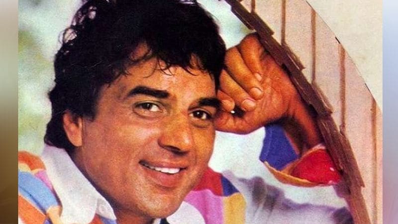 धर्मेंद्र ने कहा- मैंने अपने दिल को हमेशा अपने दिमाग पर हावी की अनुमति दी। सिर्फ एक ही जंजीर क्यों? मैंने भावुकता की वजह से जंजीर जैसी कई फिल्मों को जाने दिया। 