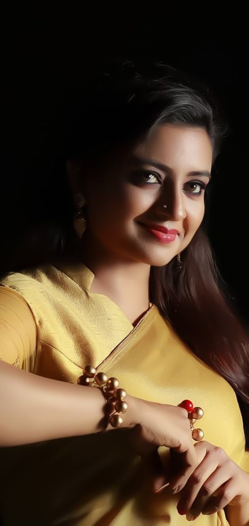 ఈ సందర్భంగా ఓ ఇంటర్వ్యూలో పలు ఆసక్తికర విషయాలను పంచుకుంది ఇంద్రజ. తాను ముస్లీంకి చెందిన రచయిత, నటుడు మహ్మద్ అబ్సర్ పెళ్లి చేసుకుంది. అయితే ఈ విషయాలను పంచుకుంటూ తమది లవ్ మ్యారేజ్ అని చెప్పింది ఇంద్రజ.