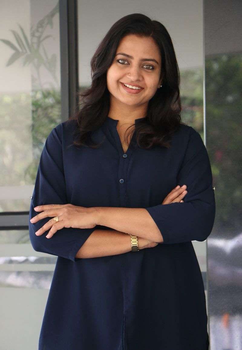 నాగార్జున నటించిన `హలోబ్రదర్` చిత్రంలో స్పెషల్ సాంగ్లో మెరిసి టాలీవుడ్ కి ఆకట్టుకుంది. దీంతోపాటు `జంతర్మంతర్` అనే సినిమాలో ఇంద్రజగా నటించింది. దీంతో తన పేరు ఇంద్రజగా మార్చుకుంది.