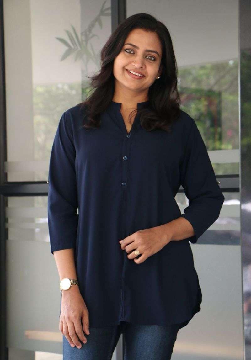 `శమంతకమణి`, `అజ్ఞాతవాసి`, `హ్యాపీ వెడ్డింగ్`, `సాఫ్ట్ వేర్ సుధీర్`, `అల్లుడు అదుర్స్` చిత్రాల్లో నటించింది. ప్రస్తుతం రోజా స్థానంలో `జబర్దస్త్`లో జడ్జ్ గా వ్యవహరిస్తుంది. ఓ రకంగా ఈ టీవీ షోనే ఇప్పుడు ఇంద్రజకి మరింత పేరుని, గుర్తింపుని తెచ్చిపెడుతుందని చెప్పొచ్చు.