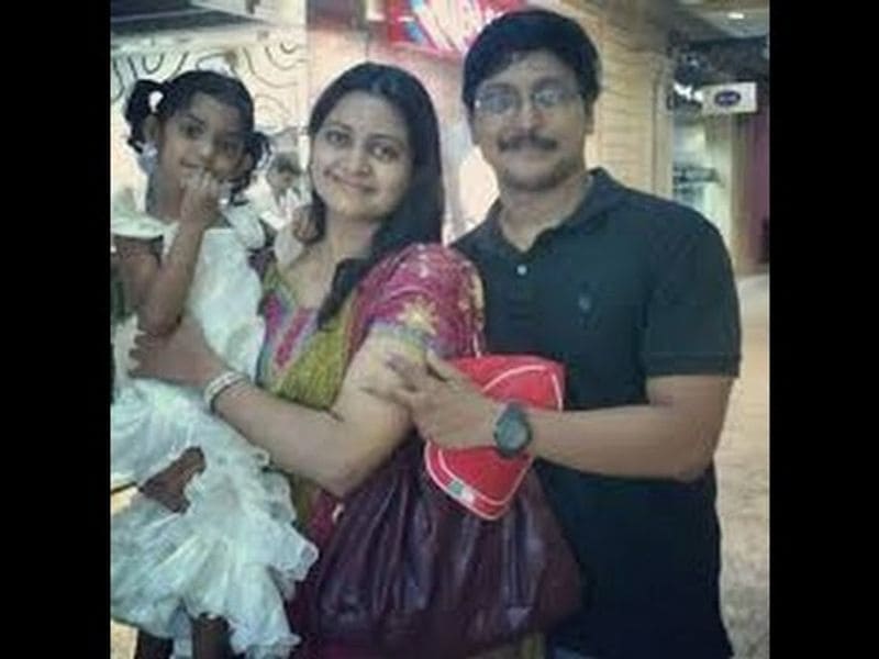 `ఒకరినొకరం ఇష్టపడ్డాం. మతం చూసి, కులం చూసి కాదు, నేను చెప్తే సినిమా డైలాగ్లా ఉంటుంది కానీ.. ఇది మాత్రం సినిమా డైలాగ్ కాదు. ఇది నా రియల్ లైఫ్. మా ఇద్దరికీ కామన్ ఫ్రెండ్స్ ఉండేవారు. మేం ఇద్దరం ఫ్రెండ్స్గా ఆరేళ్లు ఉన్నాం. ఒకరి అభిప్రాయాలు ఒకరు తెలుసుకుని, అర్థం చేసుకున్నాక, అతను నాకు పూర్తిగా సపోర్ట్ గా ఉంటాడనే నమ్మకం కలిగిన తర్వాతే పెళ్లి చేసుకున్నాం.