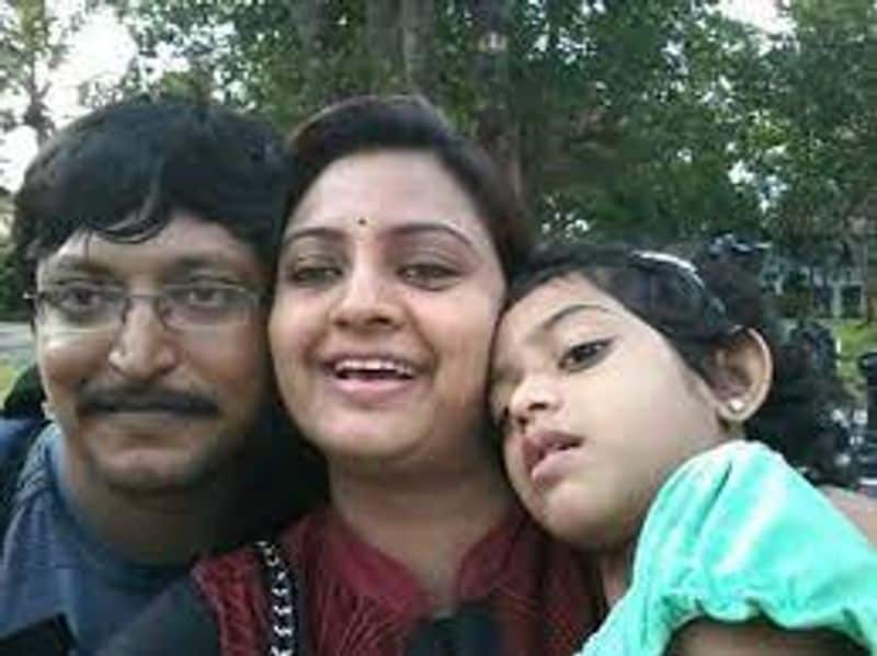ఆయనకు ఇండస్ట్రీలో సంబంధాలు ఉన్నాయి. ఆయన రచయిత, అలాగే యాడ్ ఫిల్మ్ మేకర్. ఆయన రాసిన కథని మలయాళంలో దర్శకుడు శ్రీనివాస్ గారు తీసుకున్నారు. కొన్ని సీరియల్స్ లో కూడా నటించారు. ఇద్దరం కలిసి సినిమాల గురించి మాట్లాడుకుంటాం, నా సినిమాల్లో ఆయన ఇన్వాల్వ్ అవుతుంటారు. కాకపోతే అది లిమిటేషన్లోనే ఉంటుంది` అని చెప్పింది. ప్రస్తుతం తాము హ్యాపీగా ఉన్నామని, ఇప్పుడు సినిమాల్లో నటిస్తున్నానంటే ఆయన ప్రోత్సాహమే అని వెల్లడించింది ఇంద్రజ.