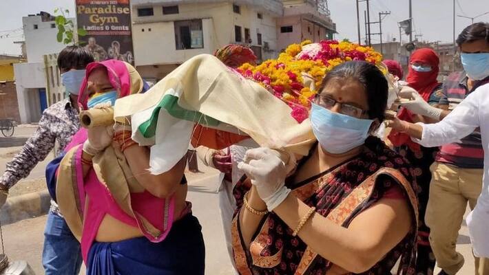 Daughters gave shoulder to father's death in Jhansi asa Daughters gave shoulder to father's death in Jhansi asa