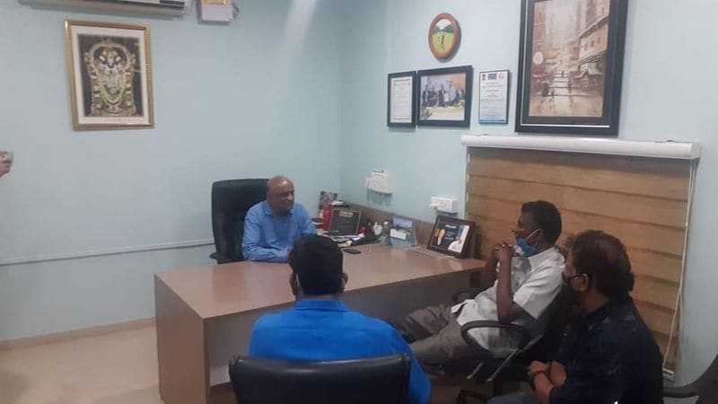 ಸಹಾಯಕ ಔಷಧ ನಿಯಂತ್ರಕ ರಘುರಾಮ್ ಅವರೊಂದಿಗೆ ಚರ್ಚೆ ನಡೆಸಿದ ಅವರು ಕಾರ್ಖಾನೆಯಲ್ಲಿ ಅಗತ್ಯ ಪ್ರಮಾಣದ ಆಕ್ಸಿಜನ್ ಸಿಲಿಂಡರ್ ಸಂಗ್ರಹಣೆ ಮಾಡಿ, ಹಂಚಿಕೆ ಮಾಡುವಂತೆ ಸೂಚಿಸಿದರು.