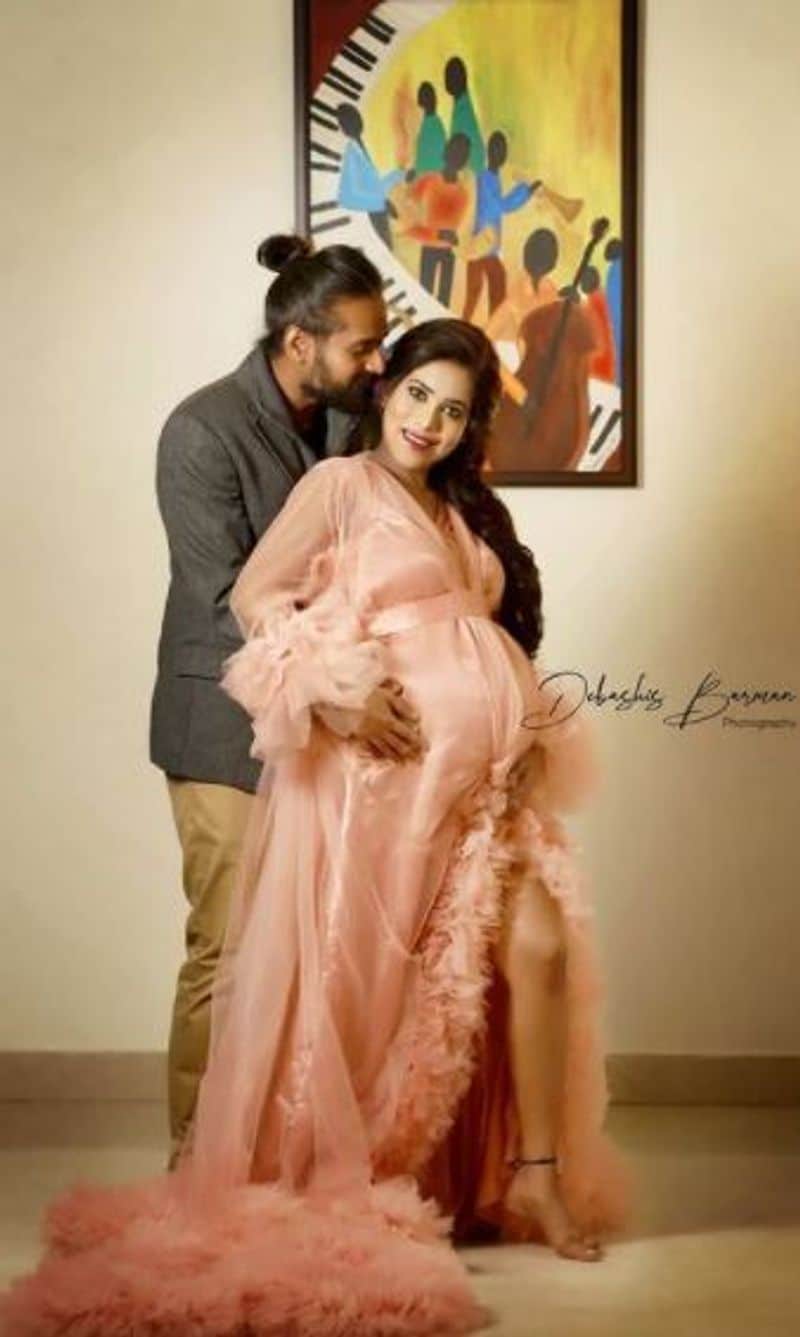 ಹಸಿರು ಹಾಗೂ ಪೀಚ್ ಬಣ್ಣದ ಗೌನ್ ಧಿರಿಸಿ ಎರಡು ರೀತಿಯಲ್ಲಿ ಶೂಟ್ ಮಾಡಿಸಿದ್ದಾರೆ.