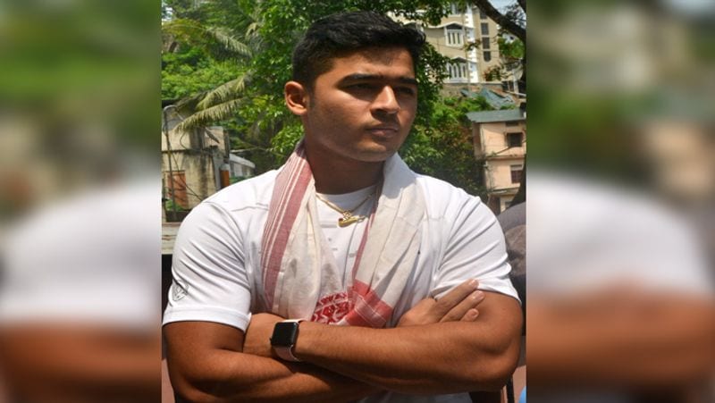 ऐसा रहा मैच का हाल
शनिवार को वनाखेड़े में खेले गए मैच में पहले बल्लेबाजी करते हुए कोलकाता ने 9 विकेट खोकर 133 रन बनाए। जिसका पीछा करते हुए राजस्थान रॉयल्स ने 18वें ओवर की 5वीं गेंद पर ही लक्ष्य को हासिल कर लिया। मैच में आईपीएल के सबसे महंगे खिलाड़ी क्रिस मॉरिस ने 4 ओवर में 23 रन देकर 4 विकेट झटके। वहीं, सबसे ज्यादा रन रॉयल्स के कप्तान संजू सैमसन ने बनाए, उन्होंने 41 गेंदों में 42 रनों की नाबाद पारी खेली और अपनी टीम को दूसरी जीत दिलवाई