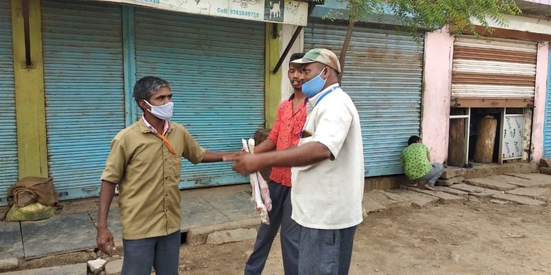 ಮಹಾವೀರ ಜಯಂತಿ ಅಂಗವಾಗಿ ಚಿಕನ್ ಮತ್ತು ಮಟನ್ ಅಂಗಡಿ ಬಂದ್ ಮಾಡಬೇಕೆಂಬ ಆದೇಶದ ಮಧ್ಯೆ ಮಾಂಸ ಮಾರಾಟ ಮಾಡುತಿದ್ದ ಅಂಗಡಿಗಳ ಮೇಲೆ ನಗರಸಭೆಯ ಅಧಿಕಾರಿಗಳ ದಾಳಿ