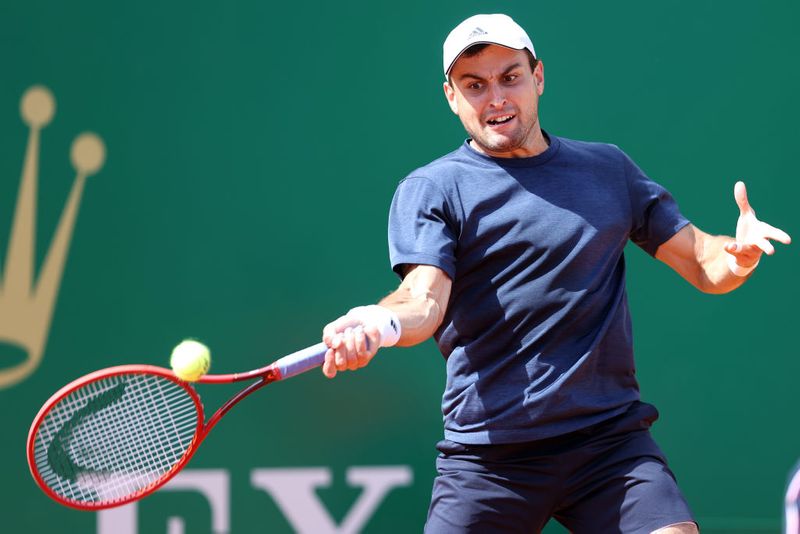 It was the Russian’s second clash against the Serbian, as both are locked 1-1 following the latest encounter. While Karatsev claimed the opening set, he looked on course for a straight-set win, with a 4-2 lead in the second, only for Djokovic to break back twice.