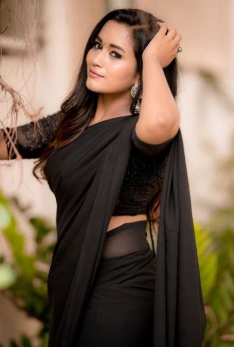 'குஷி' பட ஜோதிகா போலவே போஸ் கொடுத்துருக்காங்களே 