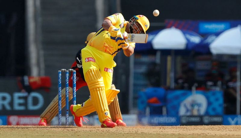 గత సీజన్లో అతితక్కువ సిక్సర్లు కొట్టిన జట్టుగా రెండో స్థానంలో నిలిచింది చెన్నై సూపర్ కింగ్స్. వాళ్లు సీజన్ మొత్తంలో కొట్టింది75 సిక్సర్లే. ప్రతీ సిక్సర్ బాదడానికి దాదాపు 22 బంతులు వాడుకున్నారు.