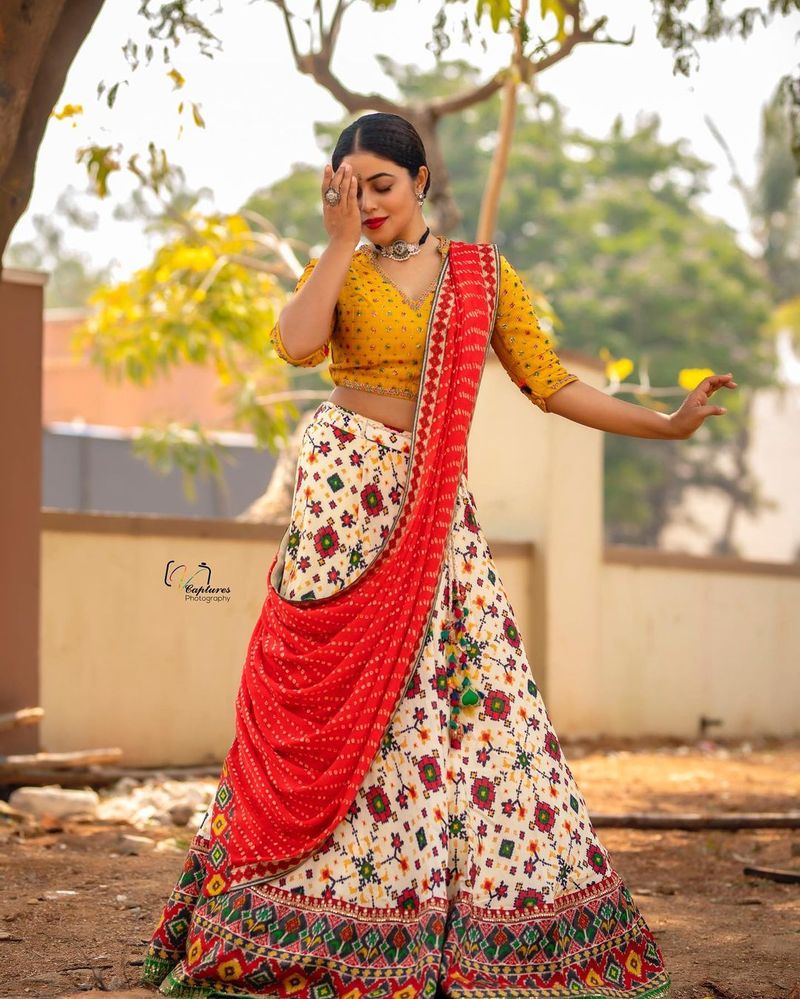 ప్రస్తుతం తెలుగు, తమిళం, కన్నడ, మలయాళంలో పదికిపైగా చిత్రాల్లో నటిస్తూ బిజీగా ఉంది.