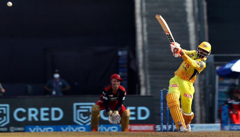 నాలుగో బంతికి రెండు పరుగులు, ఐదో బంతికి సిక్సర్, ఆఖరి బంతికి బౌండరీ బాది... ఐపీఎల్లో ఒకే ఓవర్లో ఐదు సిక్సర్లు బాదిన మూడో ప్లేయర్గా నిలిచాడు. ఇంతకుముందు క్రిస్ గేల్, రాహుల్ తెవాటియా మాత్రమే ఈ ఫీట్ సాధించారు.