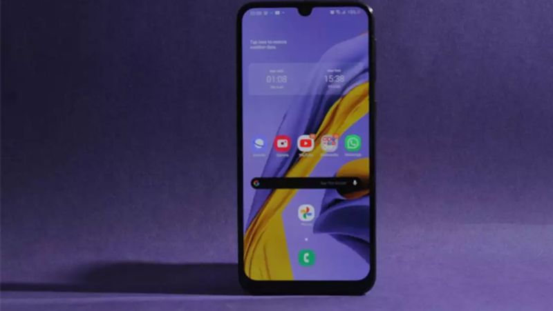 Samsung Galaxy M21
वहीं, Samsung Galaxy M21 की बात की जाए तो इसमें 4जीबी रैम और 64GB स्टोरेज है। अगर इसके कैमरे पर नजर डाले तो वो 48MP, 6.4 इंच का फुल एचडी डिस्प्ले, फास्ट प्रोफेसर और 6000mAh की बैटरी भी है। इसके अलावा अगर इसकी कीमत की बात की जाए तो 12,499 में इसे आप ऑर्डर कर सकते हैं। 