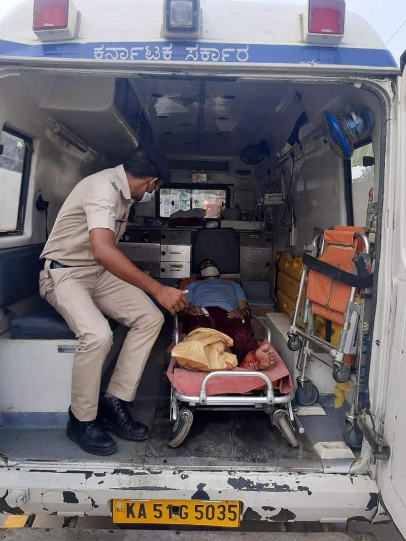 RPF Cop Saves Life of Passenger at Bengaluru Railway Station grg
