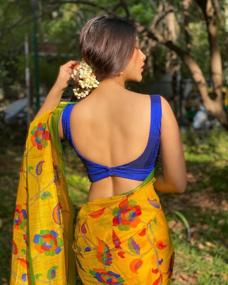 ఇందులో నభా అందాలను చూస్తే ఎవర్వైనా ఫిదా కావాల్సిందే. ఎవ్వరైనా ఆమె అందాలను చూసి తరిస్తూ ముగినితేలాల్సిందే.