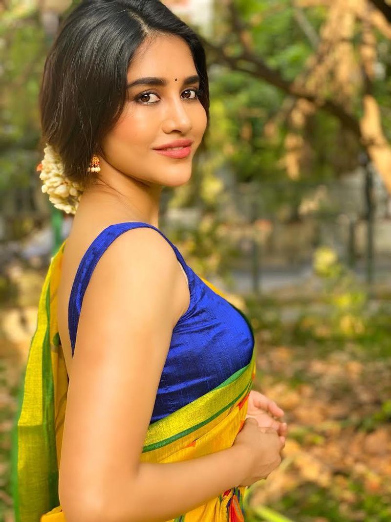 ప్రస్తుతం నితిన్తో `మ్యాస్ట్రో` చిత్రంలో హీరోయిన్గా నిలుస్తుంది. ఈ అమ్మడిని పలు క్రేజీ ప్రాజెక్ట్ లు కూడా వరిస్తున్నాయి.