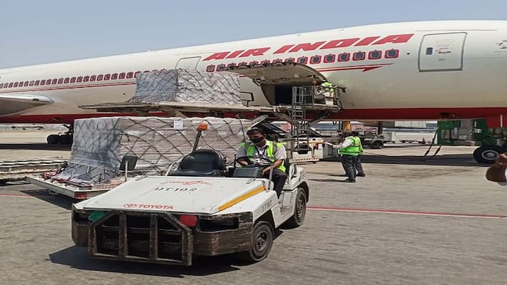 COVID-19: 318 Oxygen Concentrators sent from US arrive in Delhi-dnm COVID-19: 318 Oxygen Concentrators sent from US arrive in Delhi-dnm