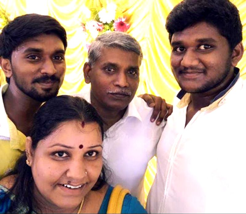 மேலும் தன்னுடைய முன்னாள் கணவர் சரவணனும், காதலன் நவீன் உடன் சேர்ந்து கொண்டு தன்னையும், தன்னுடைய பெற்றோர்களையும் மிரட்டி வருவதாகவும் கண்ணீர் மல்க தெரிவித்துள்ளார். 