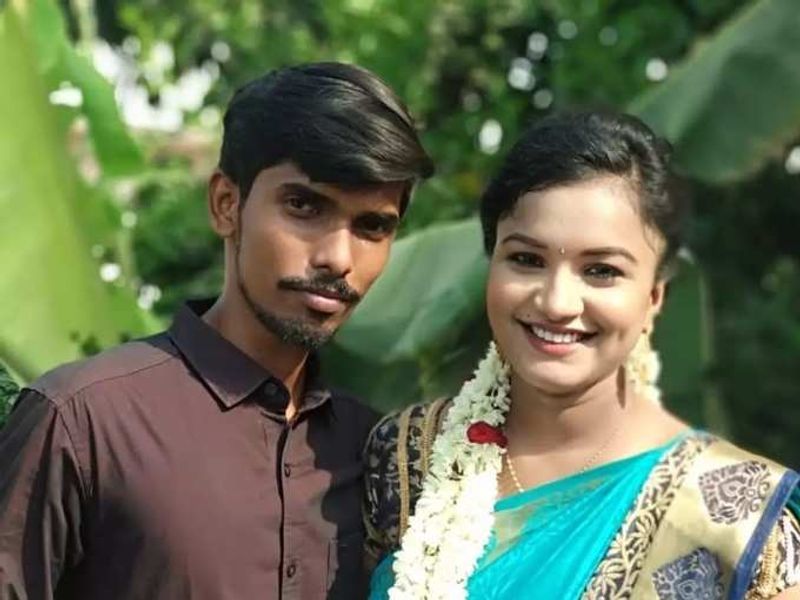 இதனிடையே ஜெனிபருக்கும், அவர் நடித்து வரும் சீரியலில் உதவி இயக்குநராக பணியாற்றி வந்த நவீன் குமார் என்பவருக்குமிடையே உருவான பழக்கம், நாளடைவில் காதலாக மாறியது. 