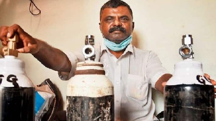mumbai real hero distributing oxygen cylinder for corona patients needy kpr mumbai real hero distributing oxygen cylinder for corona patients needy kpr