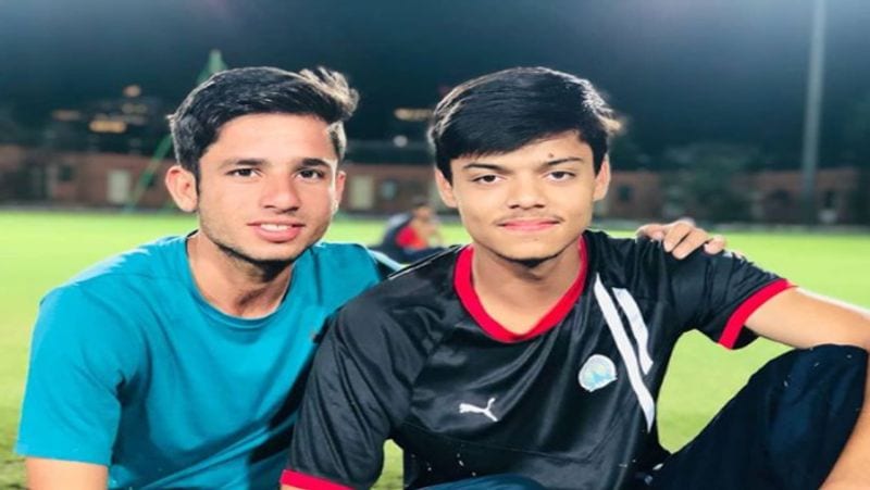 2020 में 2 करोड़ में बिका ये खिलाड़ी
भारतीय क्रिकेट टीम में जगह बनाने के 15 दिन बाद ही रवि विश्नोई को पिछले साल पंजाब किंग्स ने दो करोड़ में खरीदा था। आईपीएल के 13वें सीजन में उन्होंने 16 मैचों में 14 विकेट अपने नाम किए थे। इस साल 2 मैचों में वह 2 विकेट ले चुके हैं।