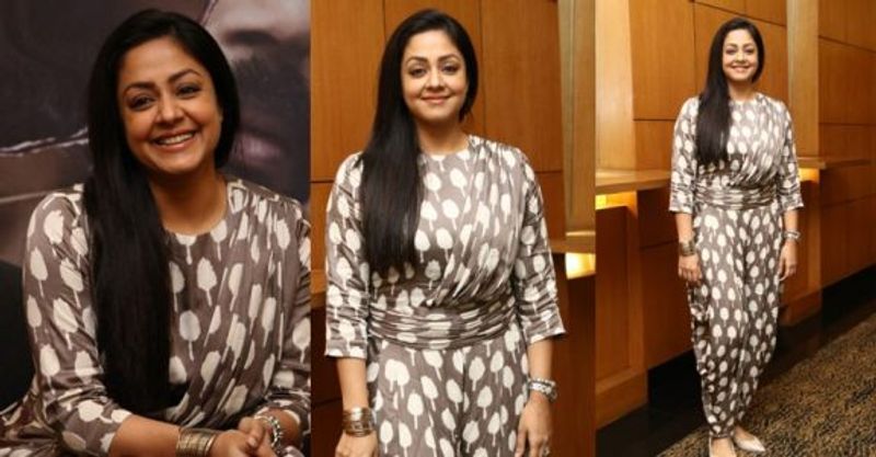 జ్యోతిక బీఎస్స్ సైకాలజీ చేసింది.