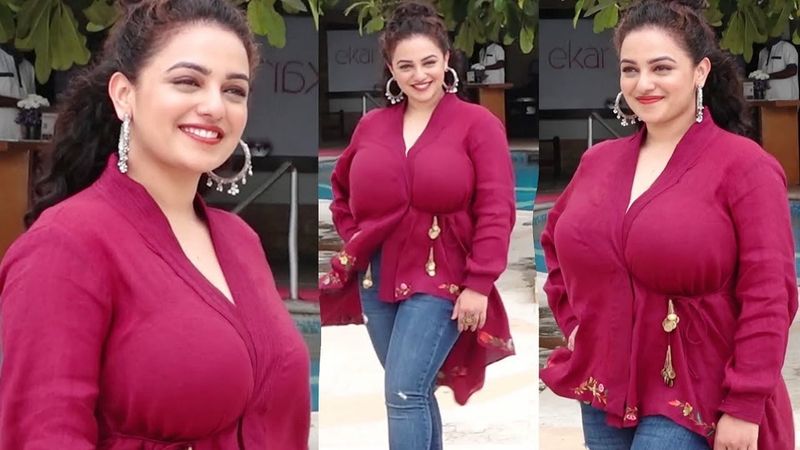 నిత్యా మీనన్ జర్నలిజంలో డిగ్రీ చేసింది.