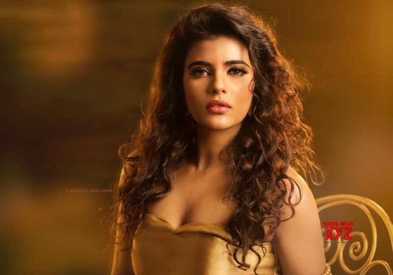 ఐశ్వర్యా రాజేష్ బ్యాచ్లర్ ఆఫ్ కామర్(బీ.కామ్) చేసింది.
