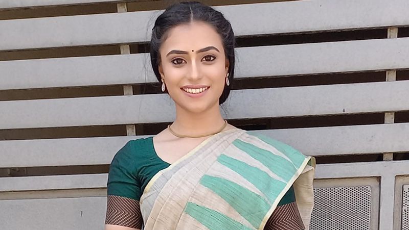 जांच-पड़ताल के दौरान पुलिस को इस हत्याकांड का लिंक राकेश की बहन और एक्ट्रेस शनाया काटवे से जुड़ता गया। फिर शनाया को पुलिस ने गुरुवार को गिरफ्तार कर न्यायिक हिरासत में भेज दिया है। 