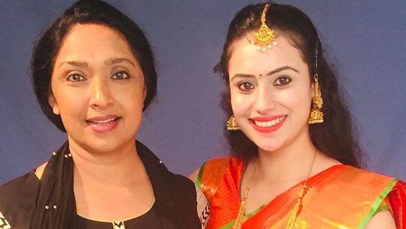 बात शयाना के करियर की करें तो उन्होंने महज 3 साल पहले 2018 में राघवंका प्रभु द्वारा निर्देशित फिल्म इदम प्रेमम जीवनम से कन्नड़ इंडस्ट्री में डेब्यू किया था। इसी साल यानी 2021 में उनकी फिल्म ओंदू घंटेया कथे रिलीज होगी। बता दें कि फिल्मों में आने से पहले शनाया मॉडलिंग किया करती थी। वे मिस इंडिया एलिगेंट 2017 की विनर भी रह चुकी है।