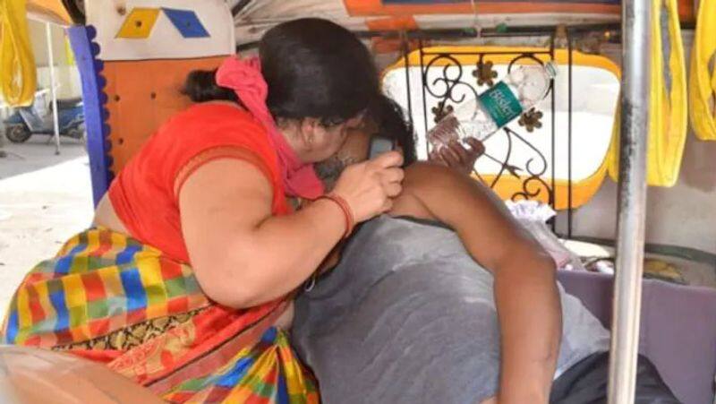 Agra woman resuscitating dying Covid positive husband by breathing into mouth