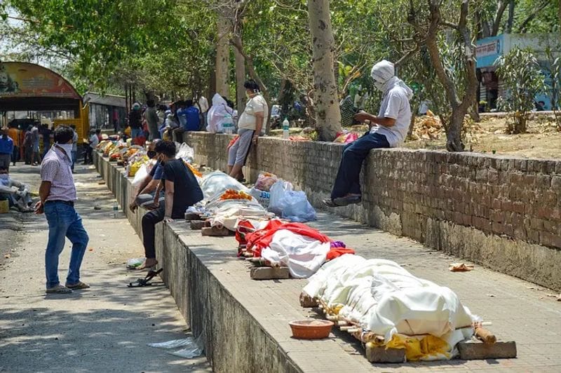 बताते चले के महाराष्ट में पिछले 24 घंटे में कुल 71,736 कोरोना मरीजों को अस्पताल से छुट्टी दी गई है। अब राज्य में 6,74,770 एक्टिव पेशेंट, यानी इलाज करा रहे मरीज हैं।