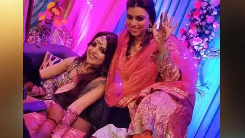 उन्होंने कहा था- संकेत ने मुझे बहुत ही कैजुअल और कॉमिक तरीके से प्रपोज किया था। जब हम साथ काम कर रहे थे, तब एक दिन उसने मुझे प्रपोज किया।