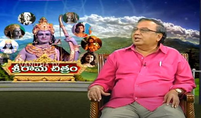 ప్రభాస్ రాముడిగా నటించడంపై సీనియర్ జర్నలిస్ట్ బీకే ఈశ్వర్ ఆసక్తకిర వ్యాఖ్యలు చేశారు. ప్రభాస్ ఆ పాత్రలో నటించగలడా? అని సందేహం వ్యక్తం చేస్తూ సోషల్ సినిమాలు చేసిన వాళ్లు రాముడి పాత్ర చేయలేరని తేల్చి చెప్పారు. ఈ సందర్భంగా ఎన్టీఆర్(సీనియర్) విషయాన్ని గుర్తు చేశారు. బీకే ఈశ్వర్.