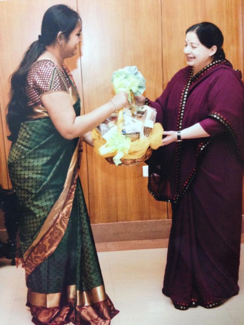 தமிழ் சினிமாவில் முன்னணி நடிகையாக வலம் வந்தவர் விந்தியா. ஜெயலலிதா மீது அளவு கடந்த அன்பு, பாசம், பற்று, மரியாதை காரணமாகத்தான் அ.தி.மு.க.வில் தன்னை ஆரம்பத்தில் இணைத்து கொண்டார். ஜெயலலிதா தன்னுடைய ரோல் மாடல் என்று அடிக்கடி சொல்வார். 