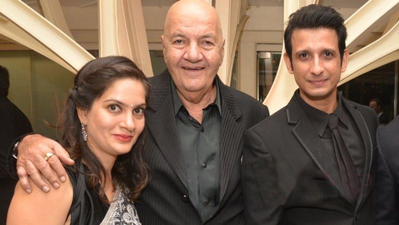 आपको बता दें कि शरमन को अपने करियर का सबसे बड़ा रोल टॉयलेट में ऑफर हुआ था। शरमन ने इस बात खुलासा एक लाइव चैट के दौरान किया था कि वह डायरेक्टर राजकुमार हिरानी से एक थिएटर में अचानक मिले थे।