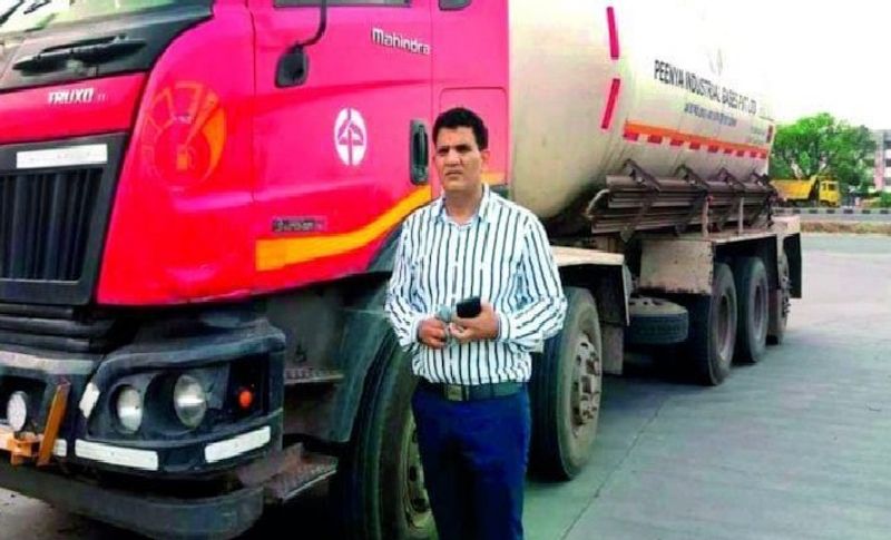 प्यारे खान अपनी कड़ी मेहनत की बदौलत पर करोड़पति हैं। मीडिया रिपोर्ट के मुताबिक, आज वह 400 करोड़ रुपए कीमत की अस्मी रोडवेज नाम की एक ट्रांसपोर्ट कंपनी के मालिक हैं। उन्होंने सैंकड़ों लोगों को रोजगार देकर रखा है। इनता ही नहीं ट्रांसपोर्ट कारोबार पूरे भारत के साथ ही नेपाल से भूटान तक फैला हुआ है। 