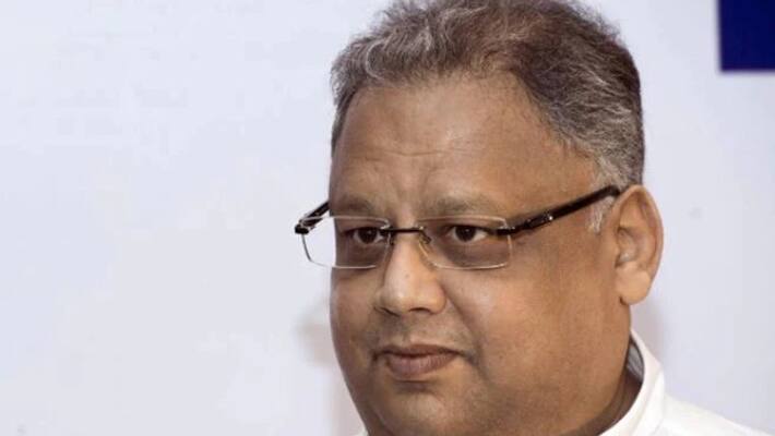 Rakesh Jhunjhunwala suffered a loss of 318 crores in 10 minutes due to titan share drop ssa Rakesh Jhunjhunwala suffered a loss of 318 crores in 10 minutes due to titan share drop ssa