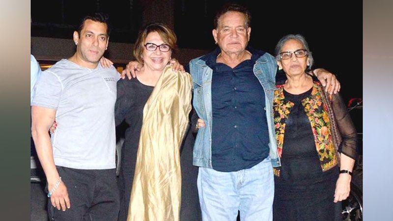 हालांकि, धीरे-धीरे तीनों भाईयों और खुद सलमा खान को महसूस हुआ कि हेलन उतनी बुरी नहीं हैं जितना वो समझते हैं। बल्कि वो तो बहुत ही अच्छी हैं और सभी का ख्याल रखती हैं। फिर पूरा परिवार एकजुट हो गया।