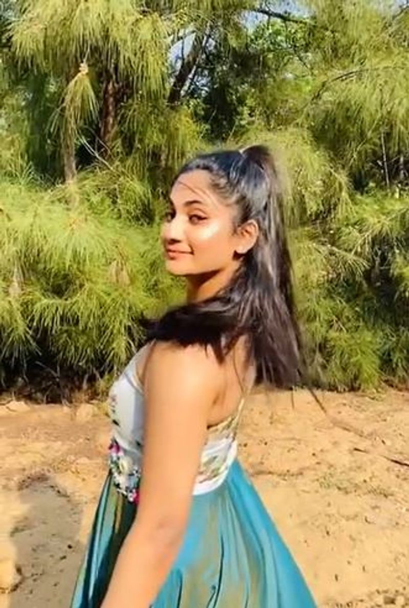 முன்பை விட கவர்ச்சியும் இந்த புகைப்படங்களில் கூடி உள்ளதை பார்க்கமுடிகிறது.