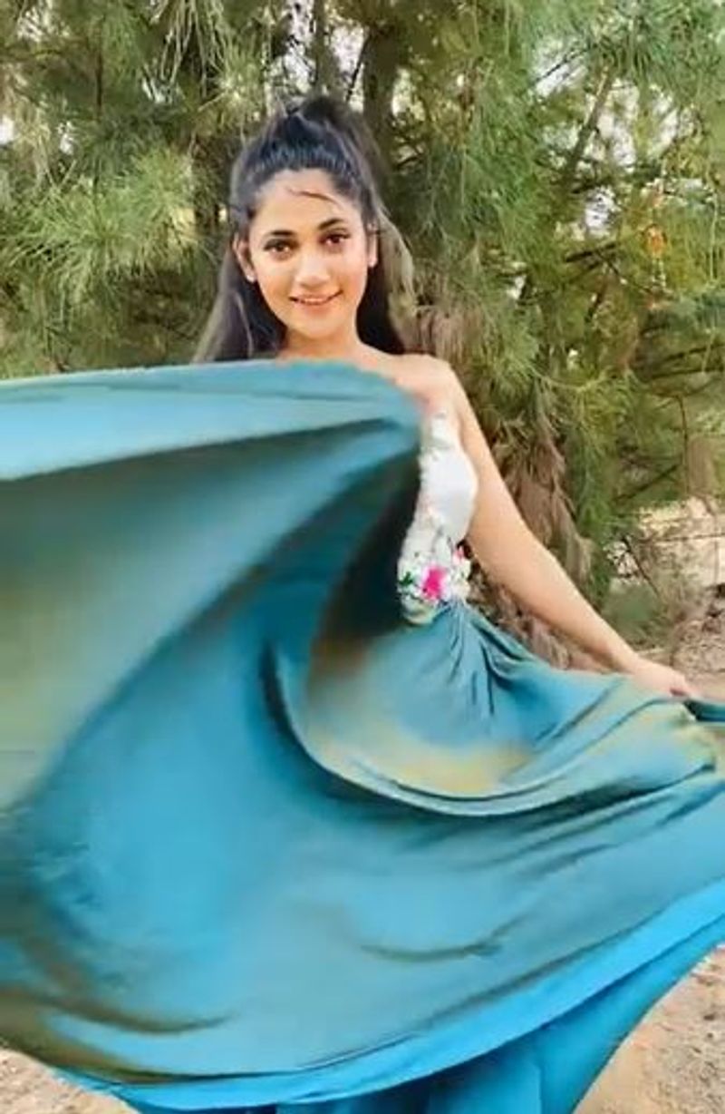 பேரழகியின் இந்த புகைப்படங்கள் அதிக அளவில் லைக்குகளை குவித்து வருவது குறிப்பிடத்தக்கது.