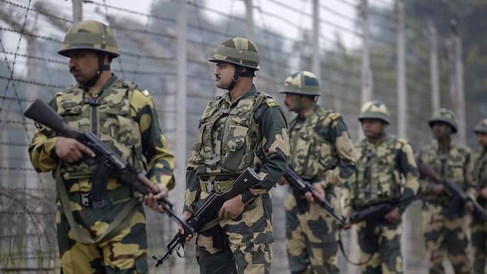BSF kills smuggler along IB with Pakistan; seizes narcotics worth Rs 135 crore-dnm BSF kills smuggler along IB with Pakistan; seizes narcotics worth Rs 135 crore-dnm