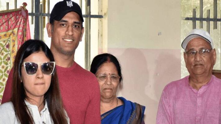 jharkhand news ranchi news ms dhoni mother and father recover corona discharged from hospital in ranchi kpr jharkhand news ranchi news ms dhoni mother and father recover corona discharged from hospital in ranchi kpr