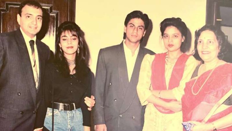 फिल्मों में आने से पहले ही शाहरुख ने शादी कर ली थी। शाहरुख और गौरी ने 1991 में शादी की थी। कपल के 3 बच्चे आर्यन खान, सुहाना खान और अबराम खान है।
