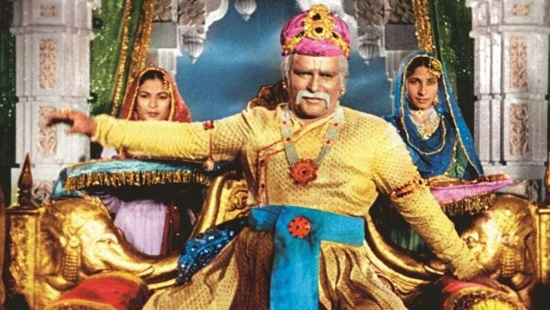एक बार मीर ताज मोहम्मद, दिलीप कुमार से मिलने मुंबई उनके घर पहुंचे। दिलीप ने उन्हें अपने मुंबई वाले दोस्तों से मिलवाया, जिनमें डायरेक्टर के आसिफ भी शामिल थे। उन्हीं दिनों के आसिफ फिल्म मुगल-ए-आजम की कास्टिंग कर रहे थे। 