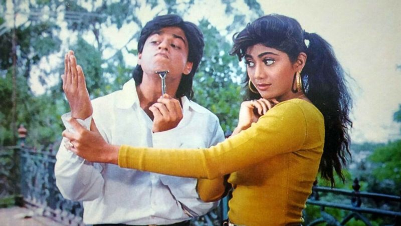 वहीं, उस समय तक फिल्म इंडस्ट्री में शाहरुख की गिनती छोटे कलाकारों में होती थी। ऐसे में बाजीगर के लिए उन्हें लेना मेकर्स को जोखिम भरा लग रहा था। एक दिन शाहरुख अब्बास-मस्तान के ऑफिस किसी दूसरी फिल्म की कहानी सुनने के लिए पहुंचे थे। कुछ समय बाद अब्बास-मस्तान 'बाजीगर' में विक्की मल्होत्रा के किरदार के लिए दिल्ली से संबंध रखने वाले लड़के की तलाश करने लगे।

